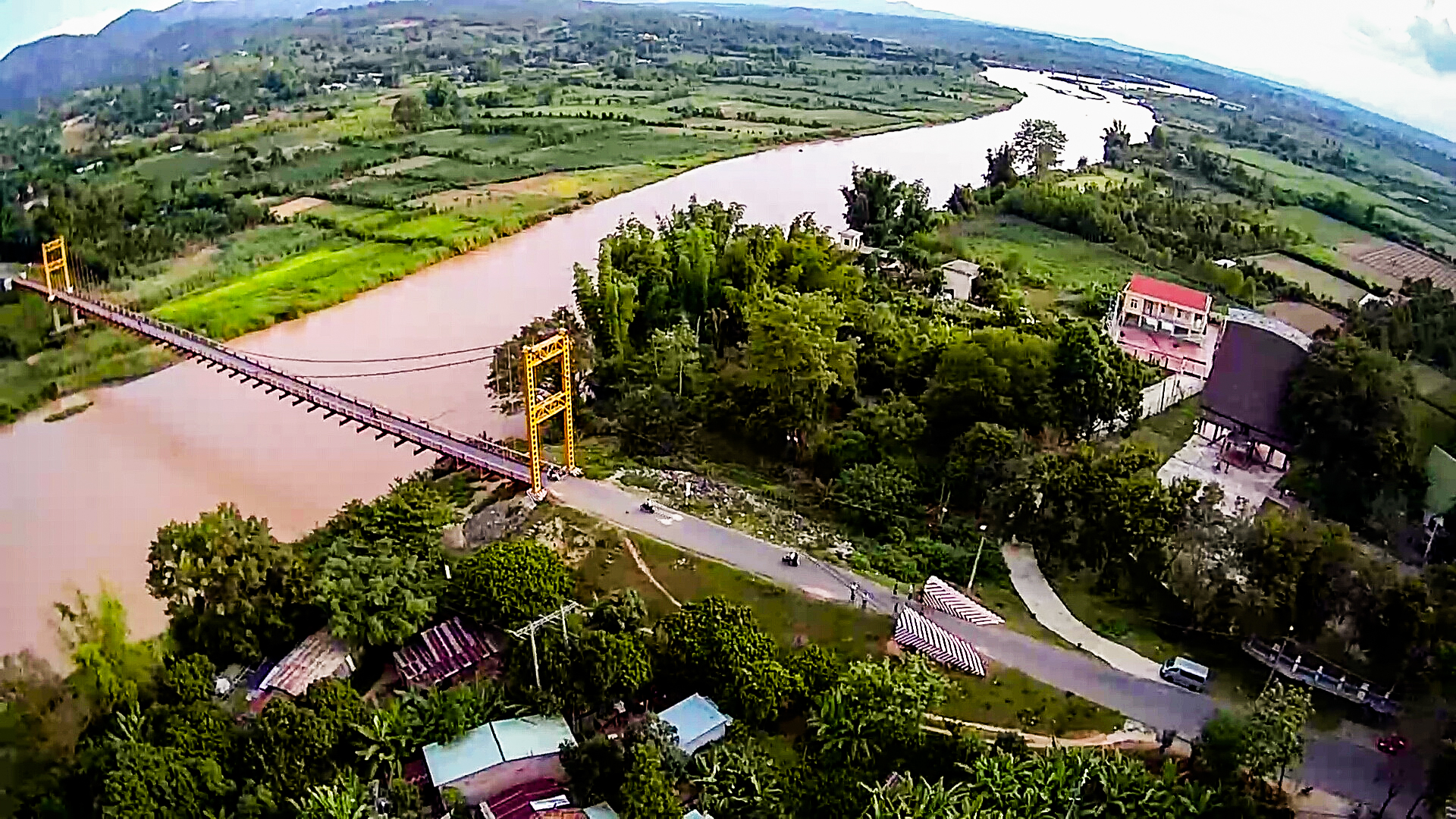 Cầu treo và nhà rông Tây Nguyên Kon Klor - Điểm du lịch tại Tp Kon Tum